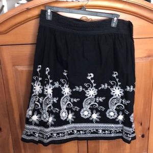 B/W mini pull on mini skirt